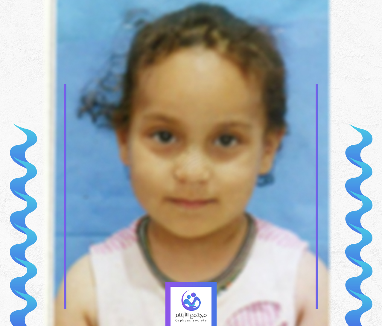 الطفلة جميلة رسامتنا الجميلة